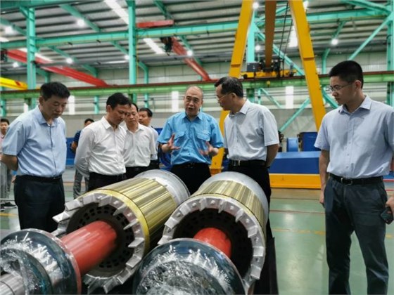 图为省政协副主席韩军在威能电机调研 图为省政协副主席韩军在威能电机调研