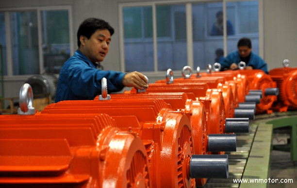 皖南电机:员工正在精心做最后的总装 皖南电机:员工正在精心做最后的总装