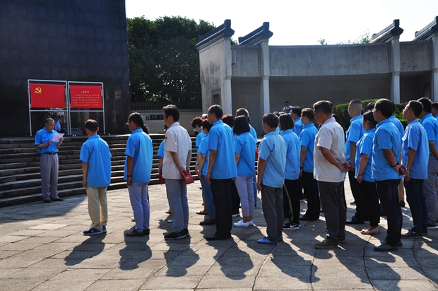 皖南电机党委书记管兵在作讲话 皖南电机党委书记管兵在作讲话